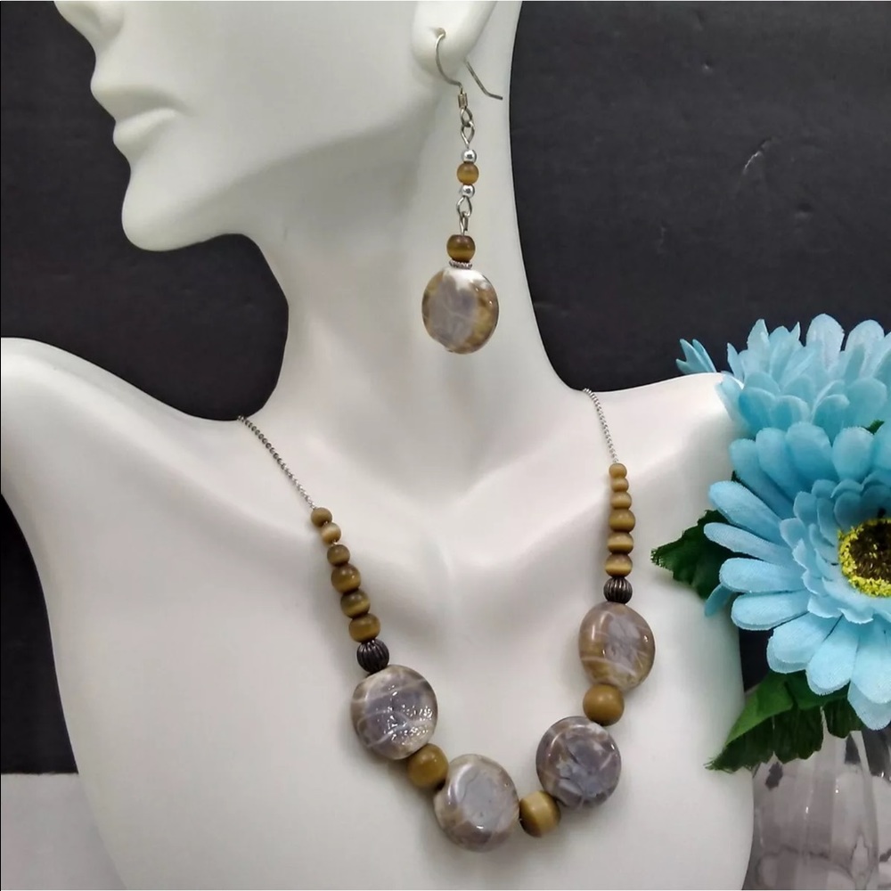 Vintage. Gray Stone & Glass Set Necklace,18”and Earrings.